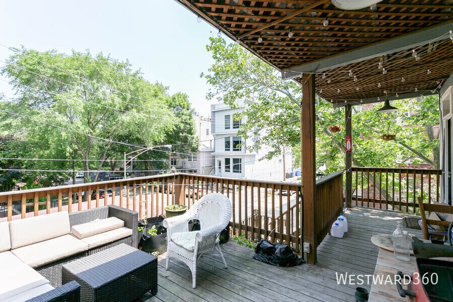 1834 W Augusta Blvd in Chicago, IL - Building Photo