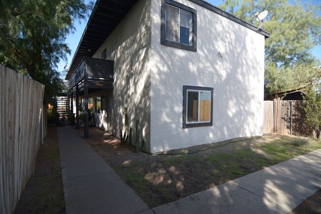 property at 925 N 7th Ave