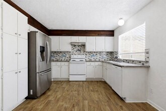 7131 Westbranch Dr in Houston, TX - Building Photo - Building Photo