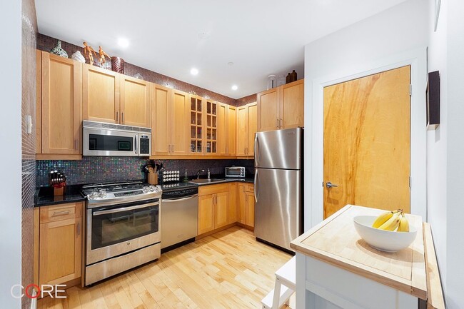 675 Sackett St-Unit -208 in Brooklyn, NY - Building Photo - Building Photo