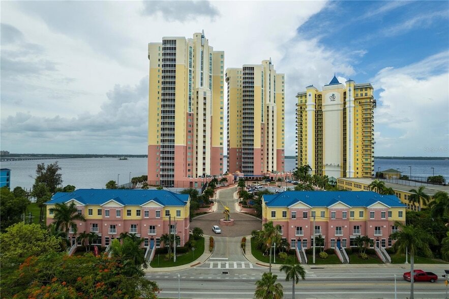 2743 First St, Unit NH3-326 in Ft. Myers, FL - Building Photo