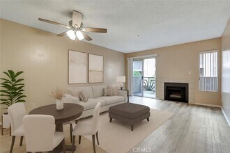 450 E 4th St, Unit 334 in Santa Ana, CA - Building Photo - Building Photo