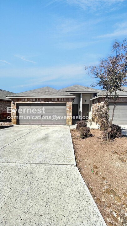 194 Joanne Cv in New Braunfels, TX - Building Photo