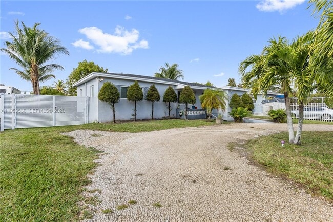 14950 S Biscayne River Dr in Miami, FL - Building Photo - Building Photo