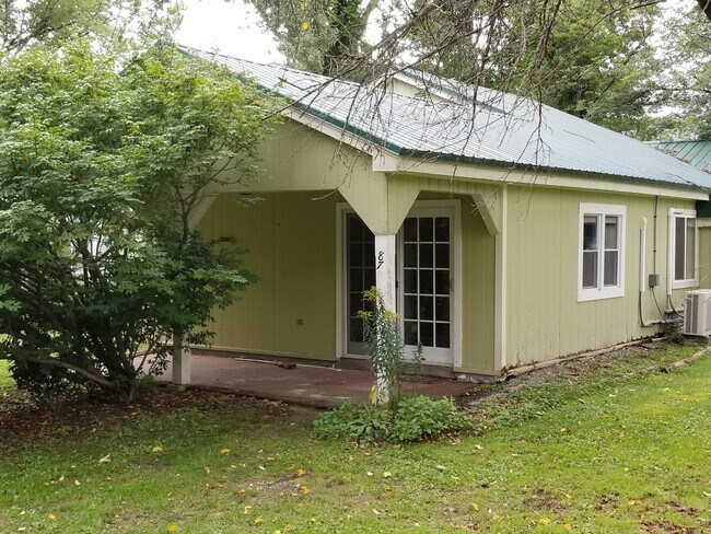 87 Cone Rd, Unit 3 in Manchester Center, VT - Foto de edificio - Building Photo