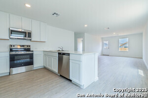 8511 Opal Creek Dr in San Antonio, TX - Building Photo - Building Photo