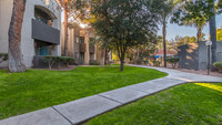 Estancia in Tucson, AZ - Foto de edificio - Building Photo