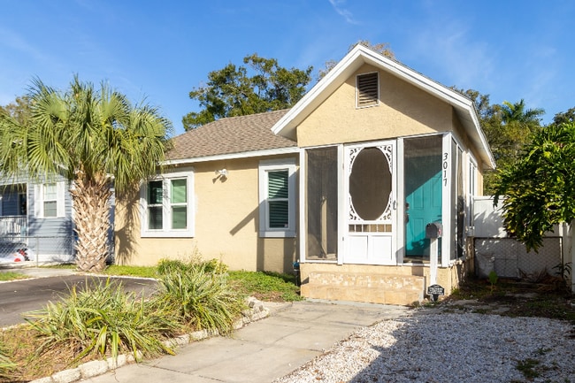 3017 Freemont Terrace S in St. Petersburg, FL - Building Photo - Building Photo