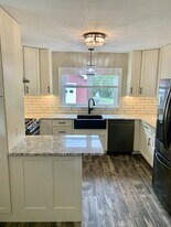 129 Back Winterport Rd in Hampden, ME - Building Photo