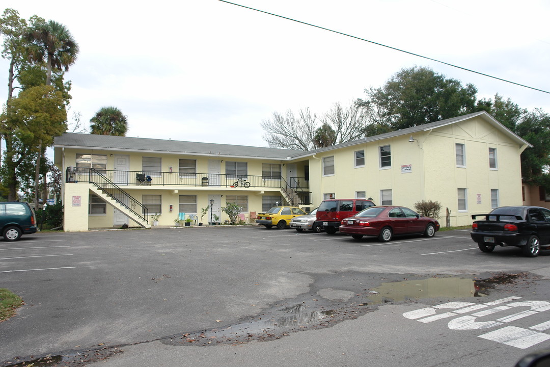 Cambridge Apartments in Daytona Beach, FL - Foto de edificio