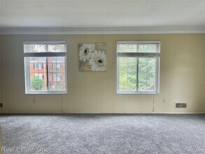 688 E Fox Hills Dr in Bloomfield Hills, MI - Building Photo - Building Photo