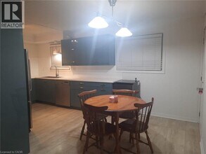 16 Acorn Ln in Brantford, ON - Building Photo - Building Photo