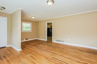 2529 Graywall St in East Point, GA - Foto de edificio - Building Photo