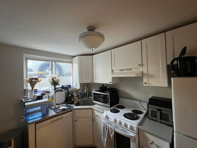 63 Selkirk Rd, Unit 1 in Boston, MA - Building Photo - Building Photo