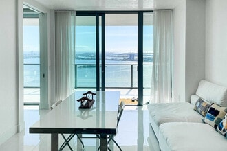 3131 NE 7th Ave in Miami, FL - Building Photo - Building Photo