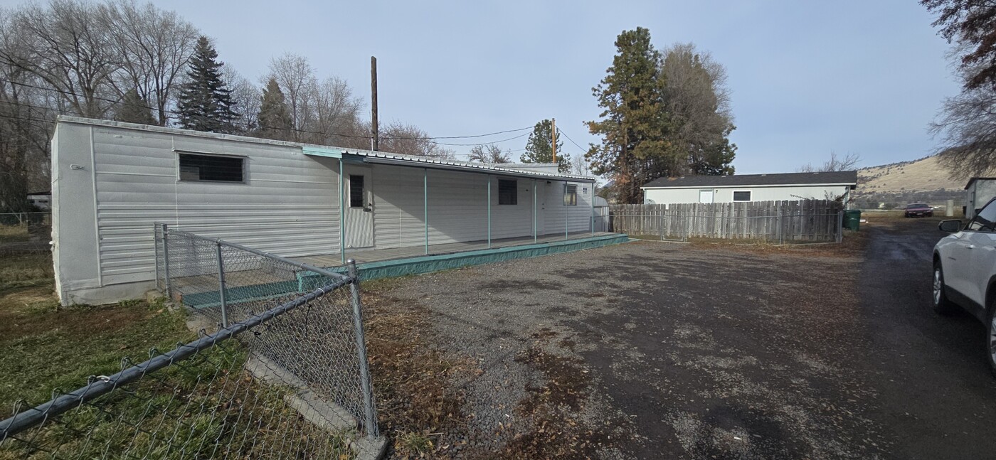 4407 Frieda Ave in Klamath Falls, OR - Building Photo