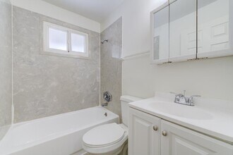 10219 Hobkirk Dr in St. Louis, MO - Building Photo - Building Photo