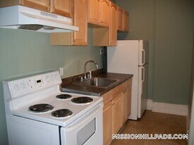 883 Huntington Ave, Unit 6 in Boston, MA - Building Photo