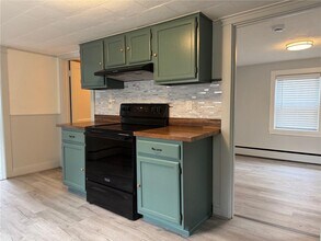 144 Hopkins Hill Rd in Coventry, RI - Building Photo - Building Photo