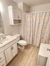 8911 E Circle Dr N in Syracuse, IN - Building Photo - Building Photo