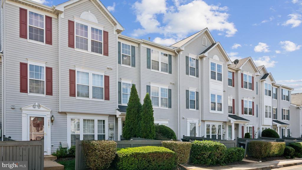 9304 Witch Hazel Way in Manassas, VA - Building Photo