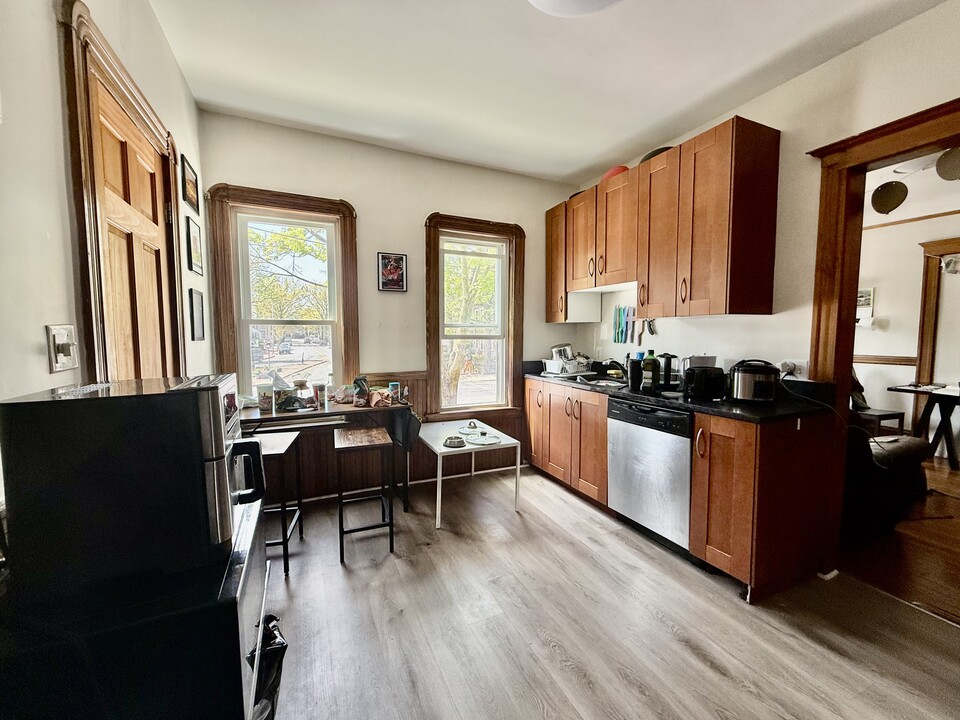 151 Elm St, Unit 1 in Somerville, MA - Building Photo