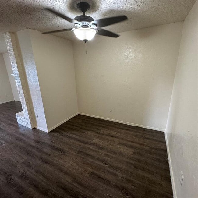 6901 Wentworth Dr in Austin, TX - Building Photo - Building Photo