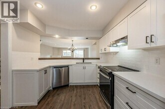 3542 Fowler Ct in Burlington, ON - Building Photo - Building Photo