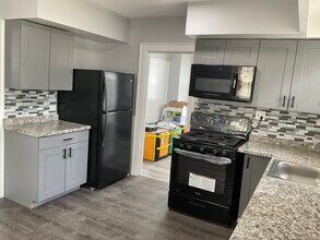 37 Westminster St in Hamden, CT - Building Photo - Building Photo