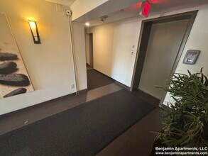 94 Babcock St, Unit 21 in Brookline, MA - Building Photo - Building Photo