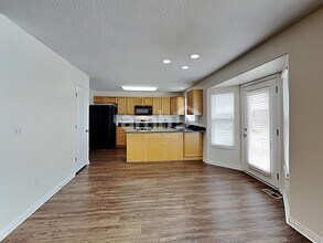 229 Walton Dr in North Salt Lake, UT - Foto de edificio - Building Photo