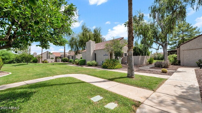 7417 N Vía Camello Del Norte in Scottsdale, AZ - Building Photo - Building Photo