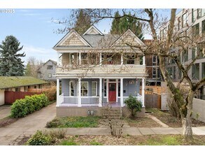 2521-2523-2523 SE 27th Ave in Portland, OR - Building Photo - Building Photo