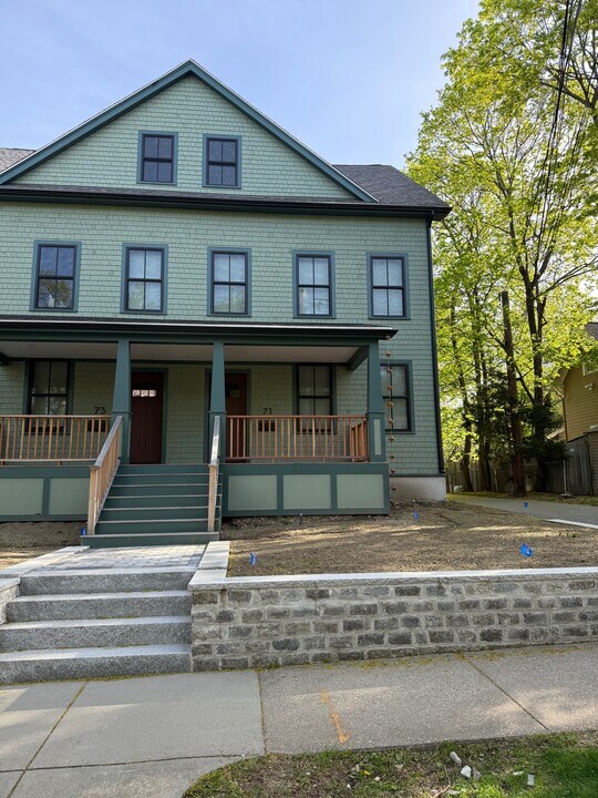 71 W Pine St in Newton, MA - Building Photo