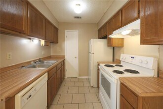 9802 Brasher Dr in Austin, TX - Building Photo - Building Photo