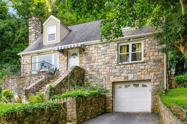 property at 40 Lakeview Rd