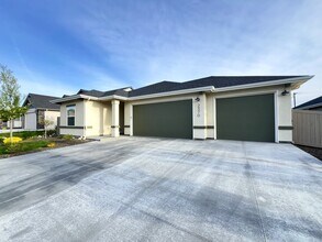 2370 W Herron Ridge Dr in Nampa, ID - Building Photo - Building Photo