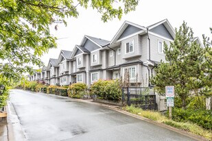 11255 132 St in Surrey, BC - Building Photo