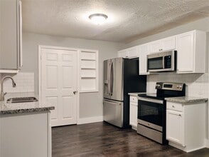 7346 Iwo Jima Rd in Houston, TX - Building Photo - Building Photo