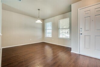 207 Silver Spur Dr in Waxahachie, TX - Foto de edificio - Building Photo