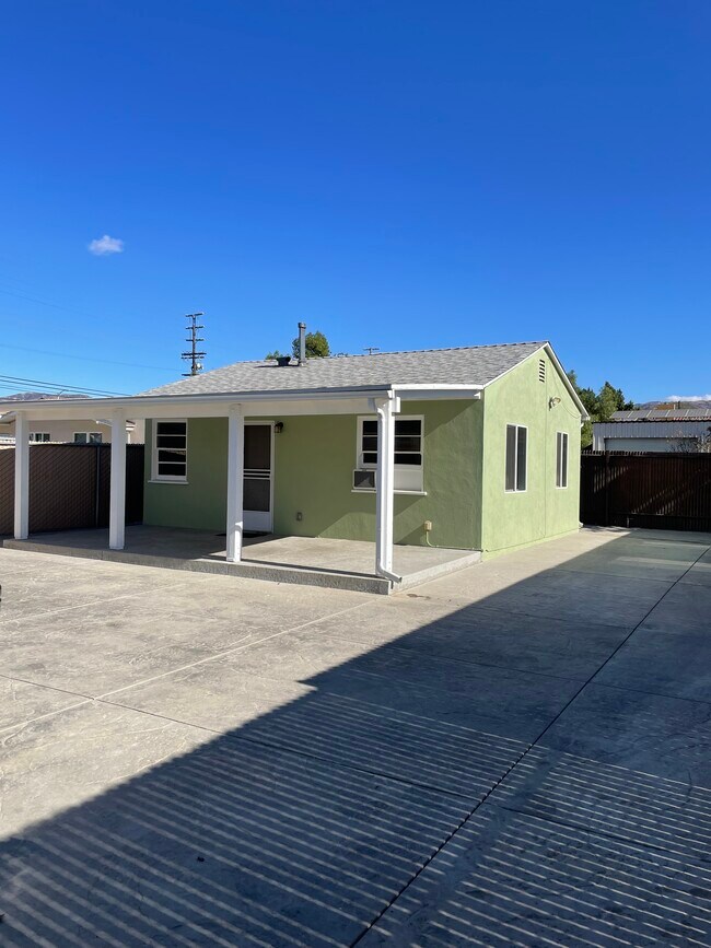 11266 Sheldon St in Sun Valley, CA - Building Photo - Building Photo