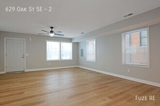 629 SE Oak St in Minneapolis, MN - Building Photo - Building Photo