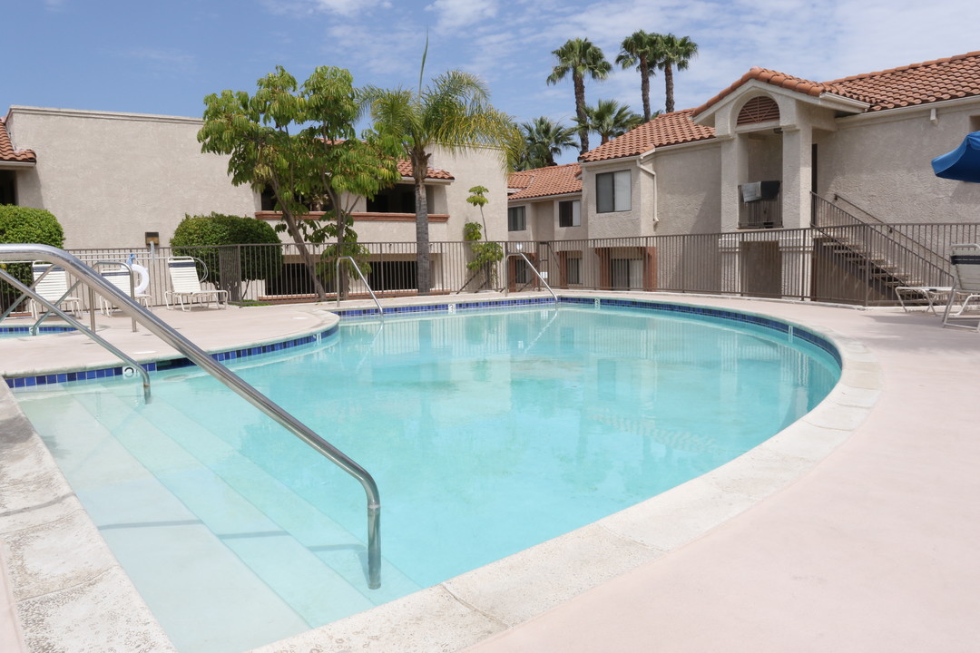 Sorrento Terrace Apartments in Anaheim, CA - Building Photo