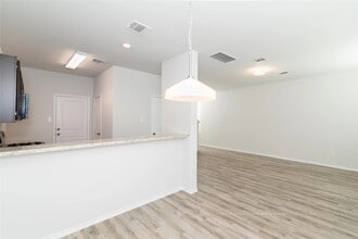 3210 Honeysuckle Dr in Texas City, TX - Building Photo - Building Photo