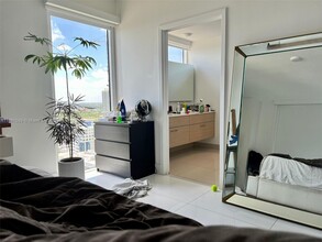600 NE 27th St, Unit 2605 in Miami, FL - Building Photo - Building Photo