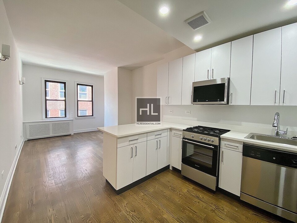 STUNNING West 22 Street Studio !! in New York, NY - Building Photo