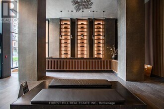 55 Charles St E in Toronto, ON - Building Photo - Building Photo