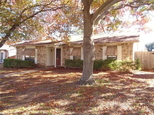 7318 Long Canyon Trail in Dallas, TX - Foto de edificio - Building Photo