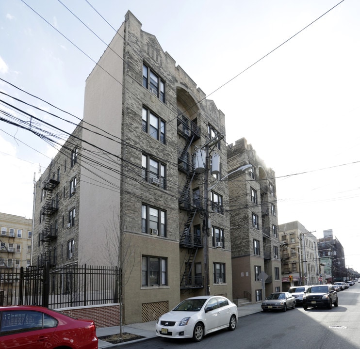 6404 Hudson Ave in West New York, NJ - Building Photo