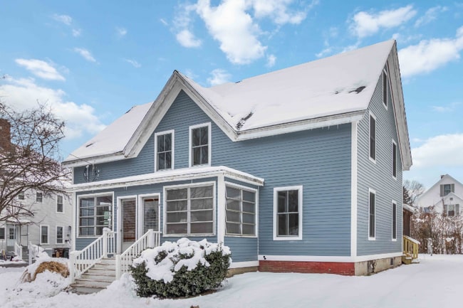 2 Elmwood St in Amesbury, MA - Foto de edificio - Building Photo